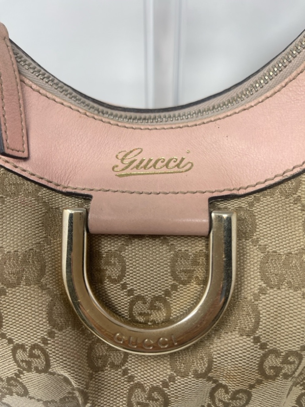 Gucci Beige Signature Canvas Shoulder Bag with Pink Trim - Picture 4 of 14